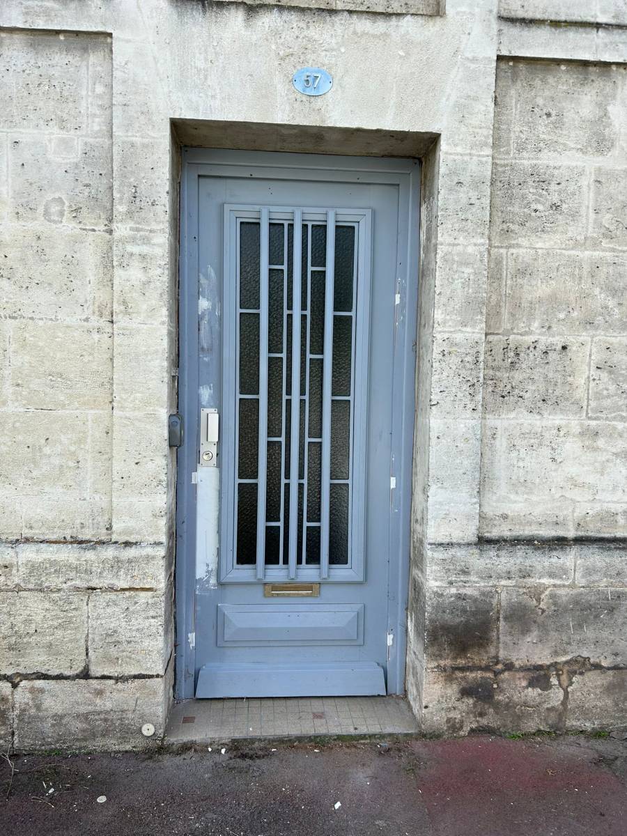 Sécurité renforcée à Bordeaux : installation d'une serrure carénée Ermetis 5 points pour le cabinet Liquard par votre serrurier Direct Ouverture Bordeaux