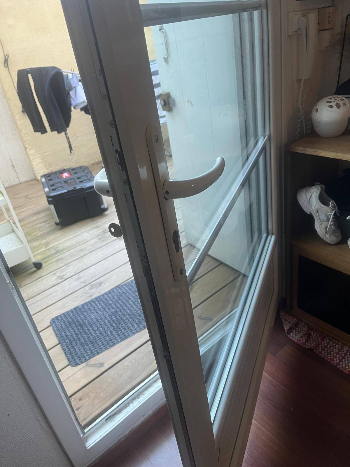 Changement de crémone de porte à Bordeaux centre, Serrure, poignée et dépannage rapide garanti dans tous les quartiers de Bordeaux et CUB