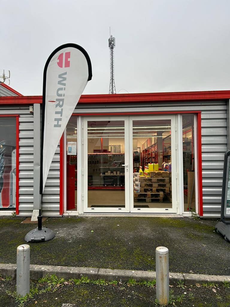 Pose porte 2 ventaux en aluminium technal pour un entrepôt à Pessac : Intervention rive gauche de Bordeaux