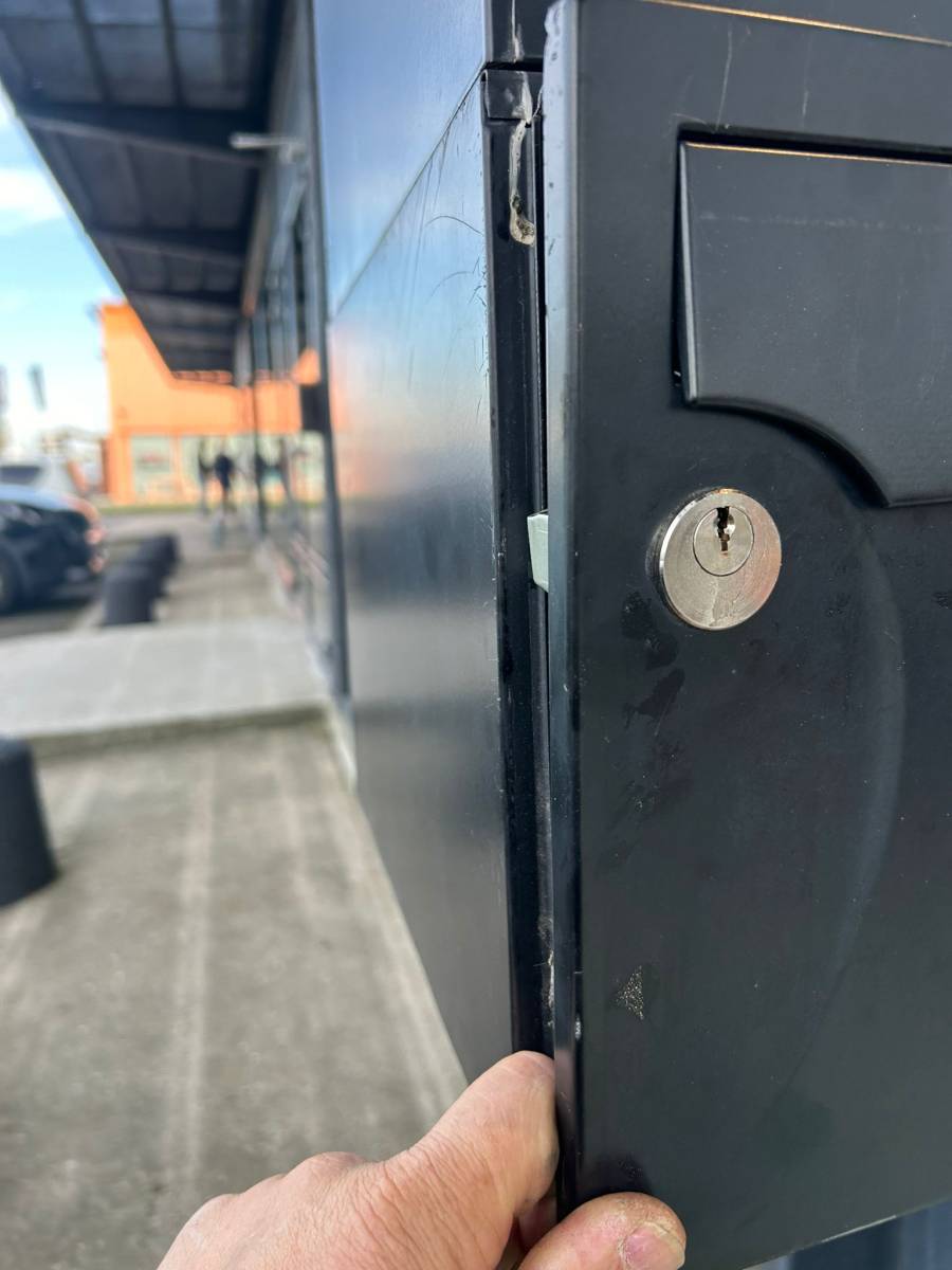 Remplacement d'une batteuse de boite aux lettre à merignac chemin long : Direct ouverture serrurier merignac