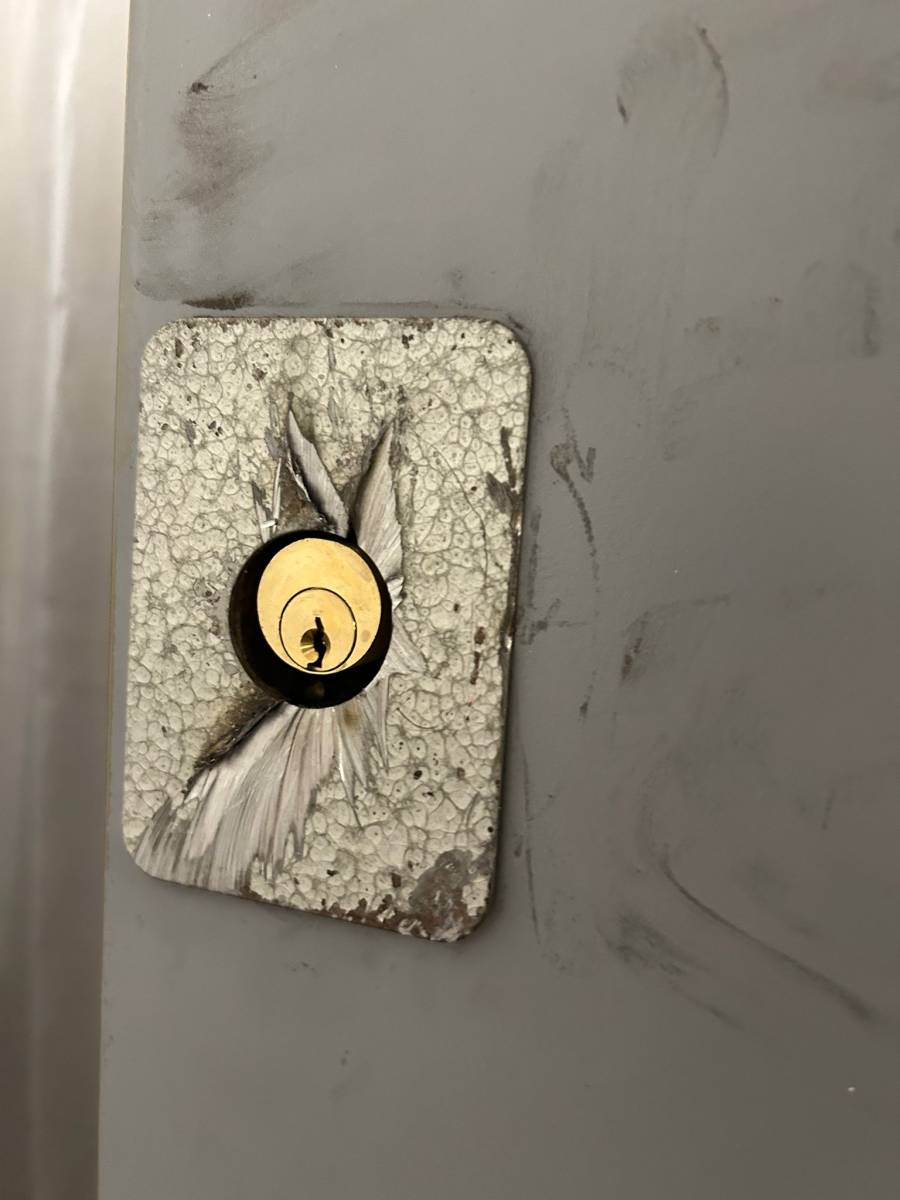 Intervention, ouverture de porte suite à tentative d'effraction sur verrou cavith 2 étoiles à Bordeaux, Changement de serrure par Direct Ouverture Bordeaux