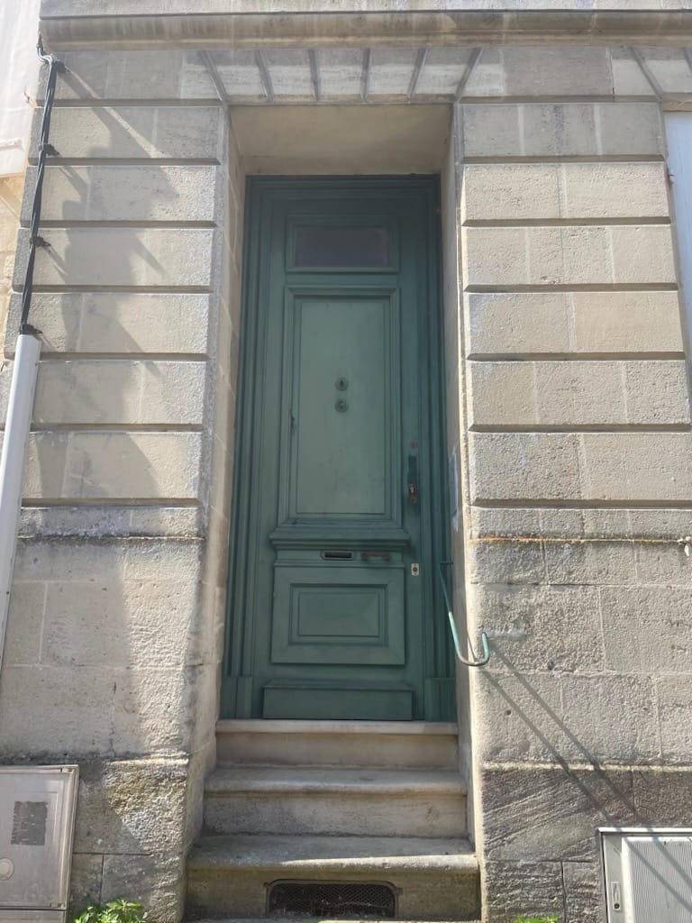 Mise en sécurité d'un chantier avec pose d'une porte Antisquat à Blaye en Gironde