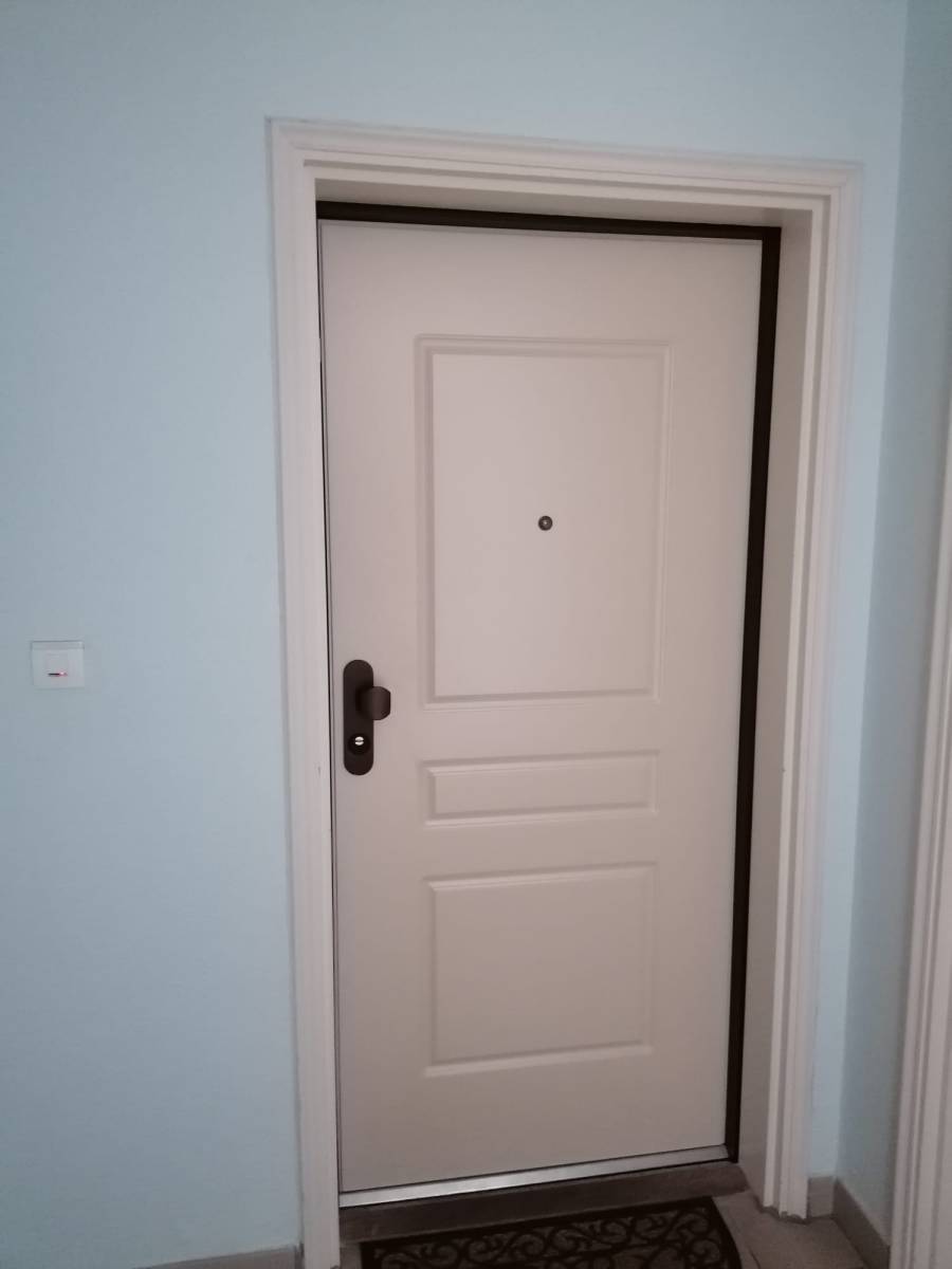 Pose d'une porte blindée avec un miroir sur St André de Cubzac : Serrurier Bordeaux rive droite