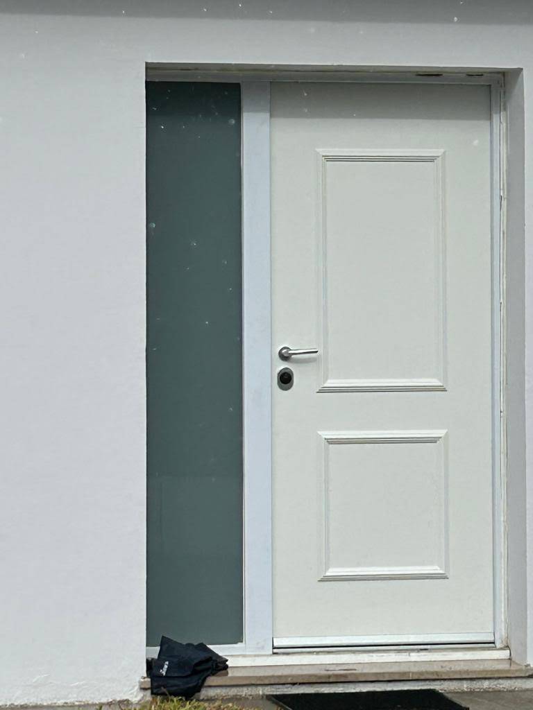 Pose d'un bloc porte de marque PORTRISA BP1 avec 6 points de fermeture à Bordeaux : le savoir faire de votre serrurier du Jardin public