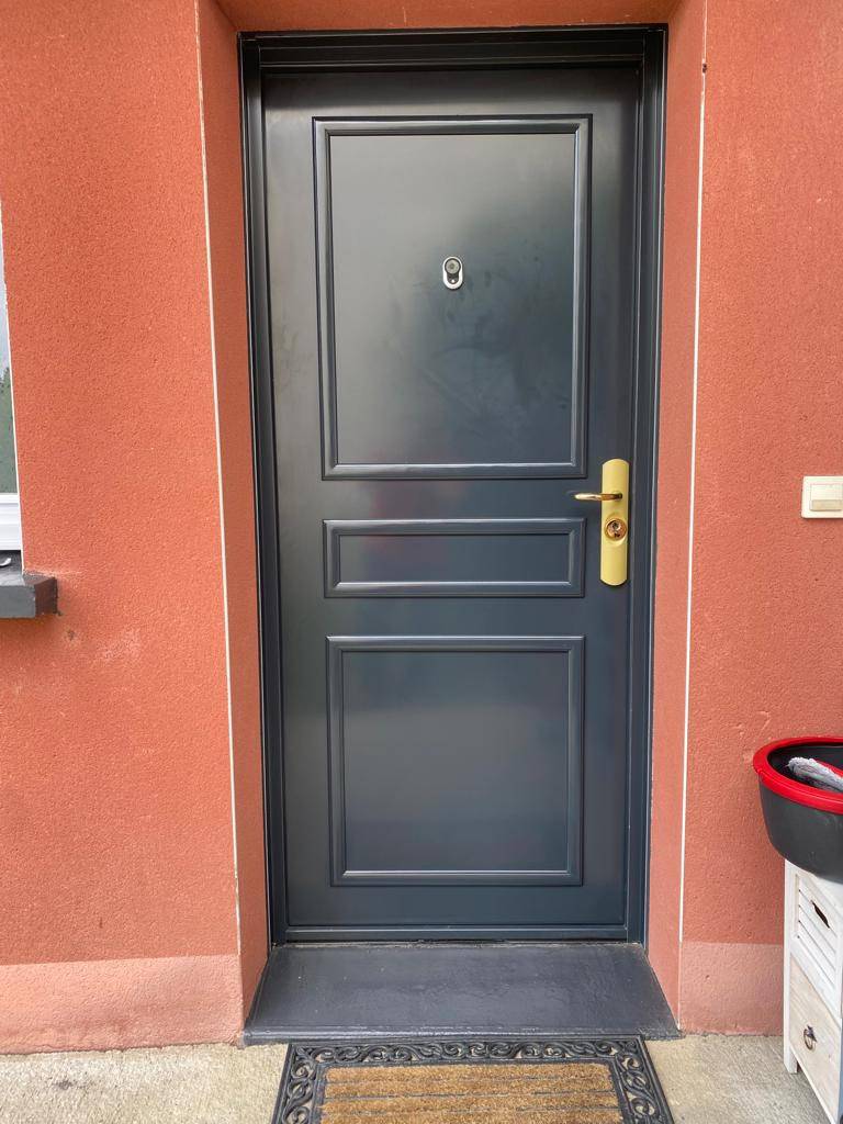 Pose d'un bloc porte VALENTE suite à Cambriolage sur Bordeaux : Serrurier agréé assurance