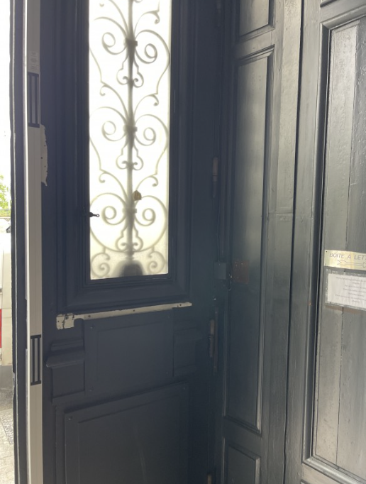 Digicode pour bureaux à Bordeaux Cauderan. Pause et remplacement des controles d'accès avec badge ou digicode par un serrurier bordelais