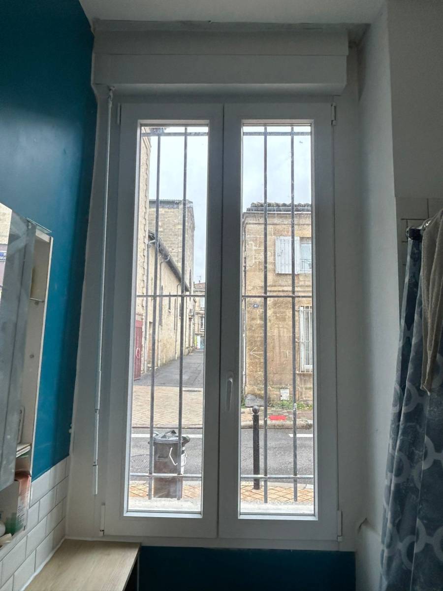 Fenêtre et grille anti-squat à Bordeaux : remplacement fenêtre dans le centre la solution complète par Direct Ouverture Bordeaux