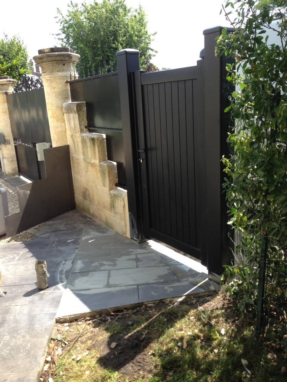 Pose d'un portillon sur mesure pour votre entrée de maison ou de Jardin Gradignan