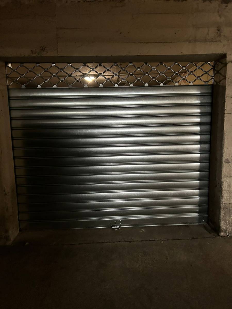 Pose d'un Rideau Métallique dans un Parking en Sous-Sol à Bordeaux Centre, Serrurier expert sur Bordeaux 33