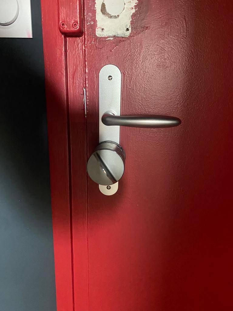 Pose d'une serrure motorisée et sécurisée dans une maison de retraite en Gironde : Serrurier de Merignac 33