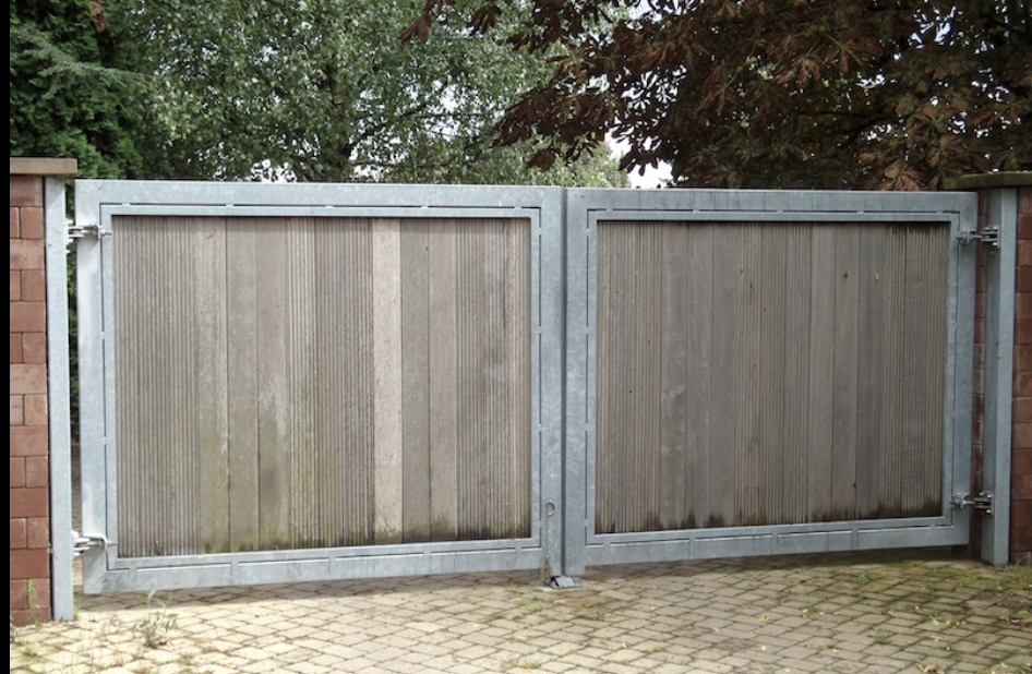 Pose de portail sur mesure à Pessac : Experience de plus de 30 ans portails et morotisation avec Direct Ouverture Pessac