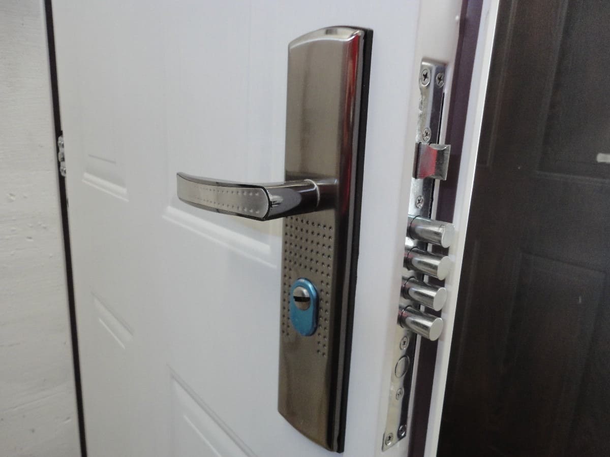 remplacement porte d'entrée bordeaux