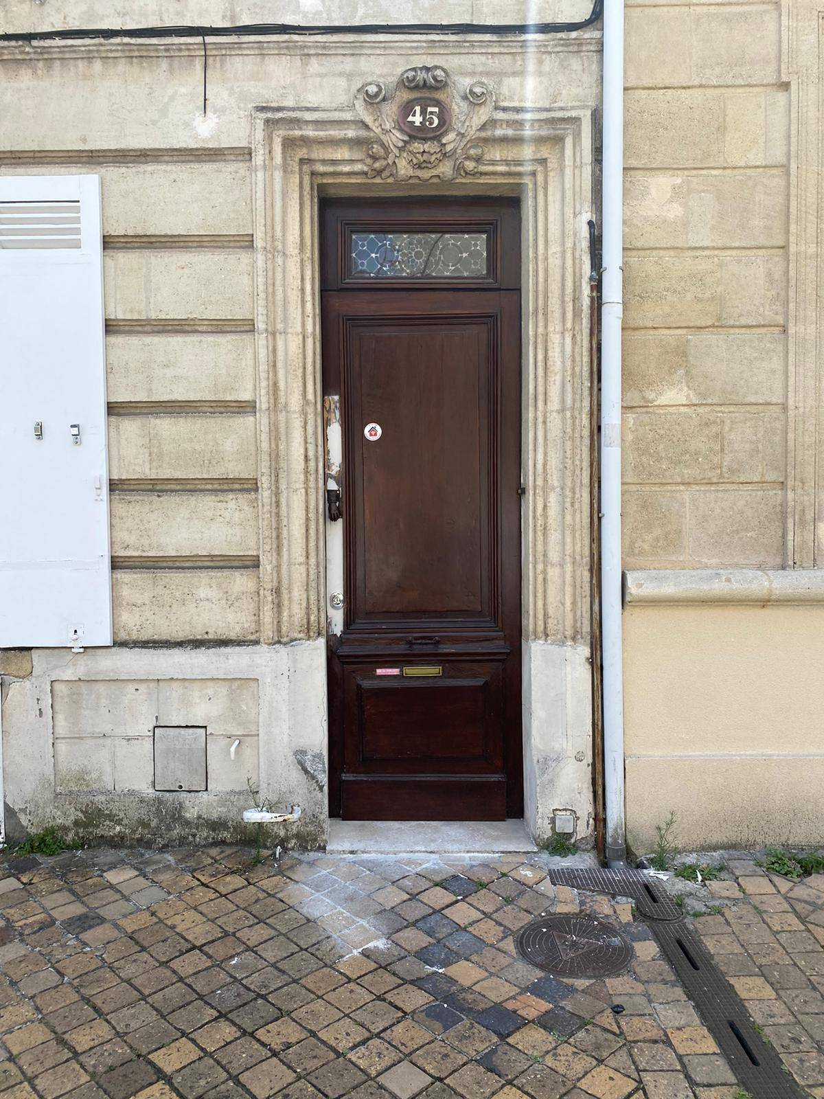 Pose d'une serrure 7 points ultra sécuritaire sur Bordeaux : Direct ouverture votre serrurier local