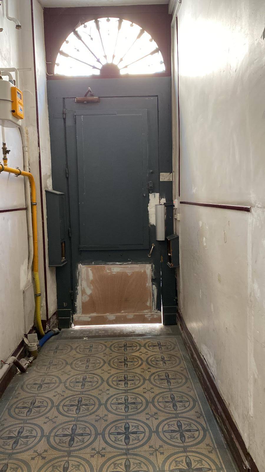 Pose  d'un controle d'accès avec VIGIK et badge a Bordeaux (et remise en état de la porte) par un serrurier