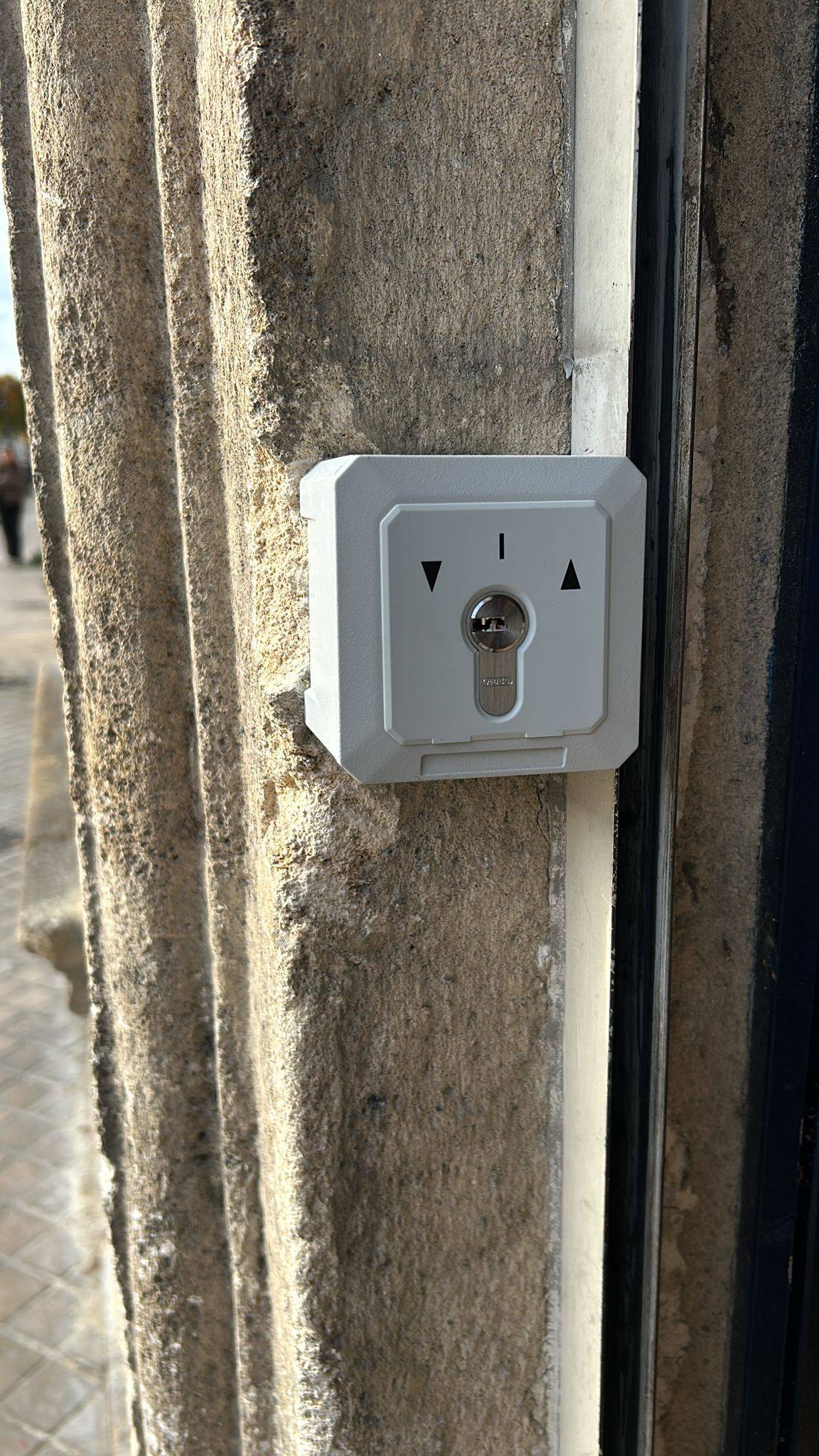 Serrurier pour remplacement d'un contacteur à clé pour un commerce sur Bordeaux Chartrons