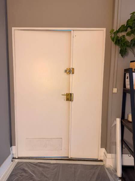 Remplacement porte 2 vantaux galva à Bordeaux centre,  Bloc porte bois sur mesure avec ouverture personnalisée