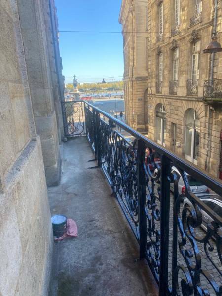 Rénovation de garde-corps par sablage à Bordeaux Centre - Direct Ouverture, votre spécialiste en remise en état