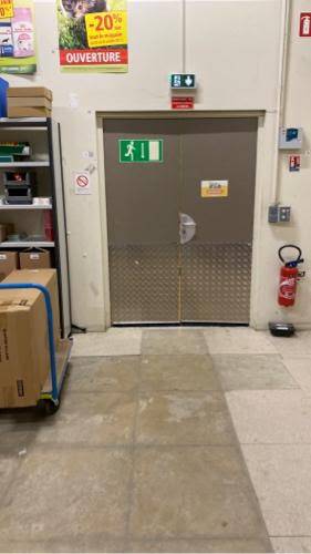 Renforcement de mur pour passage de chariot élévateur à Bègles - Solutions professionnelles par votre serrurier expert