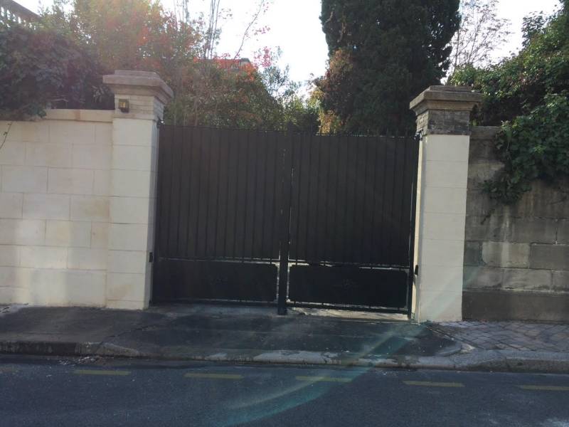 Installation d'un portail électrique en fer forgée à Talence proche de Bordeaux